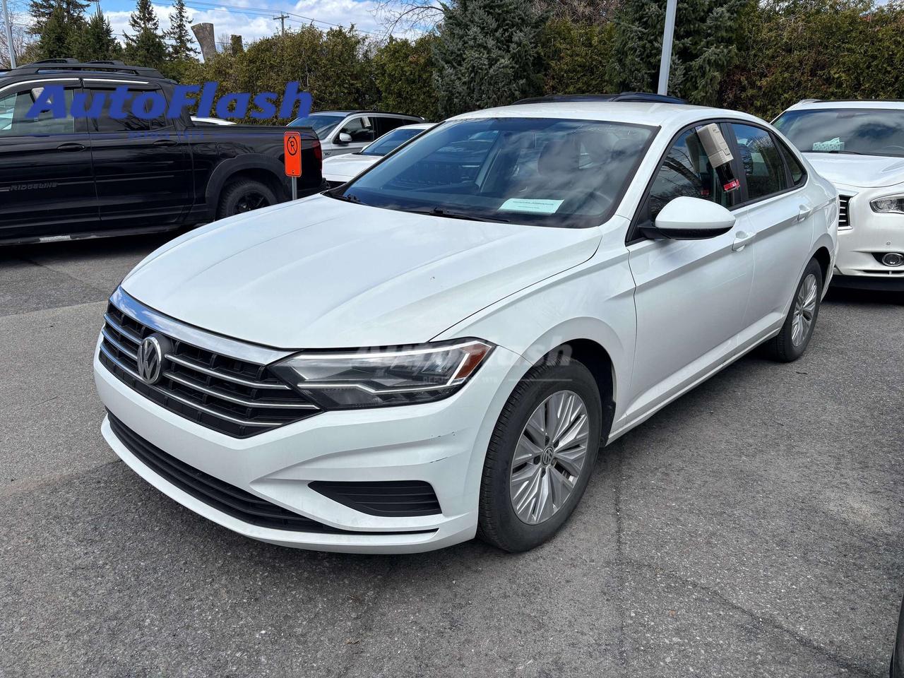 +Bluetooth 
+Cam&eacute;ra de recul / Backup camera 
+Commandes de radio au volant / Steering wheel audio controls 
+R&eacute;gulateur de vitesse / Cruise control 
+Si&egrave;ges chauffants / Heated seats 
+Un propri&eacute;taire / 1 Owner
+V&eacute;rifi&eacute; par Carfax / Carfax verified
+Ce v&eacute;hicule a &eacute;t&eacute; achet&eacute; dun particulier / This vehicle was bought from a private seller
+Kilom&eacute;trage certifi&eacute; / Certified kilometers
+Historique dentretien / Maintenance history



Visitez notre page Google pour voir tous les commentaires positifs que nos clients nous laissent.
 
Financement rapide et facile, 1ere, 2e et 3e chances au cr&eacute;dit, approbation en 30 minutes, taux dacceptation tr&egrave;s &eacute;lev&eacute;. 

Essayez notre demande de cr&eacute;dit s&eacute;curis&eacute; en ligne, sans obligation! 

Nous sommes les sp&eacute;cialistes des autos, fourgonnettes, VUS, 4x4, et les camions l&eacute;gers jusqu&agrave; une tonne. 

*Seulement le nettoyage de base du v&eacute;hicule, fait par un sous-traitant, est inclus. Pour un perfectionnement de lesth&eacute;tique int&eacute;rieur/ext&eacute;rieur, dont une d&eacute;contamination de la peinture, des retouches de peinture, faites par nos experts en esth&eacute;tique, une somme de 249$ sera ajout&eacute;e &agrave; votre facture. Aussi disponible, loption dimmatriculer la voiture sur place, qui vous permet d&eacute;pargner du temps et le co&ucirc;t de 25$ du transit temporaire.

*AutoFlash se r&eacute;serve le droit de refuser un paiement en comptant. 

*************

Since 1975 AutoFlash has offered the best price-quality and excellent service. 

Visit our Google page to read all the nice things our clients have to say about us.

We have financing for all credit situations. 1st 2nd 3rd chance credit with an excellent approval rate!

Try our secured online credit application any time, with no obligation! 

We specialize in all brands, makes and models. Whether you need a car, truck, SUV or minivan, we can help you.

And if we dont have it, well find it for you!

*Only the basic cleaning of the vehicle, done by a subcontractor, is included in the advertised price. For a complete interior/exterior detailing, done by our esthetic specialists, which includes a complete paint decontamination and paint touch-ups if needed, an amount of 249$ will be added to your invoice. Also available, in-house licensing, which allows you to save the $25 for a temporary Transit.

*AutoFlash reserves the right to refuse a cash payment.