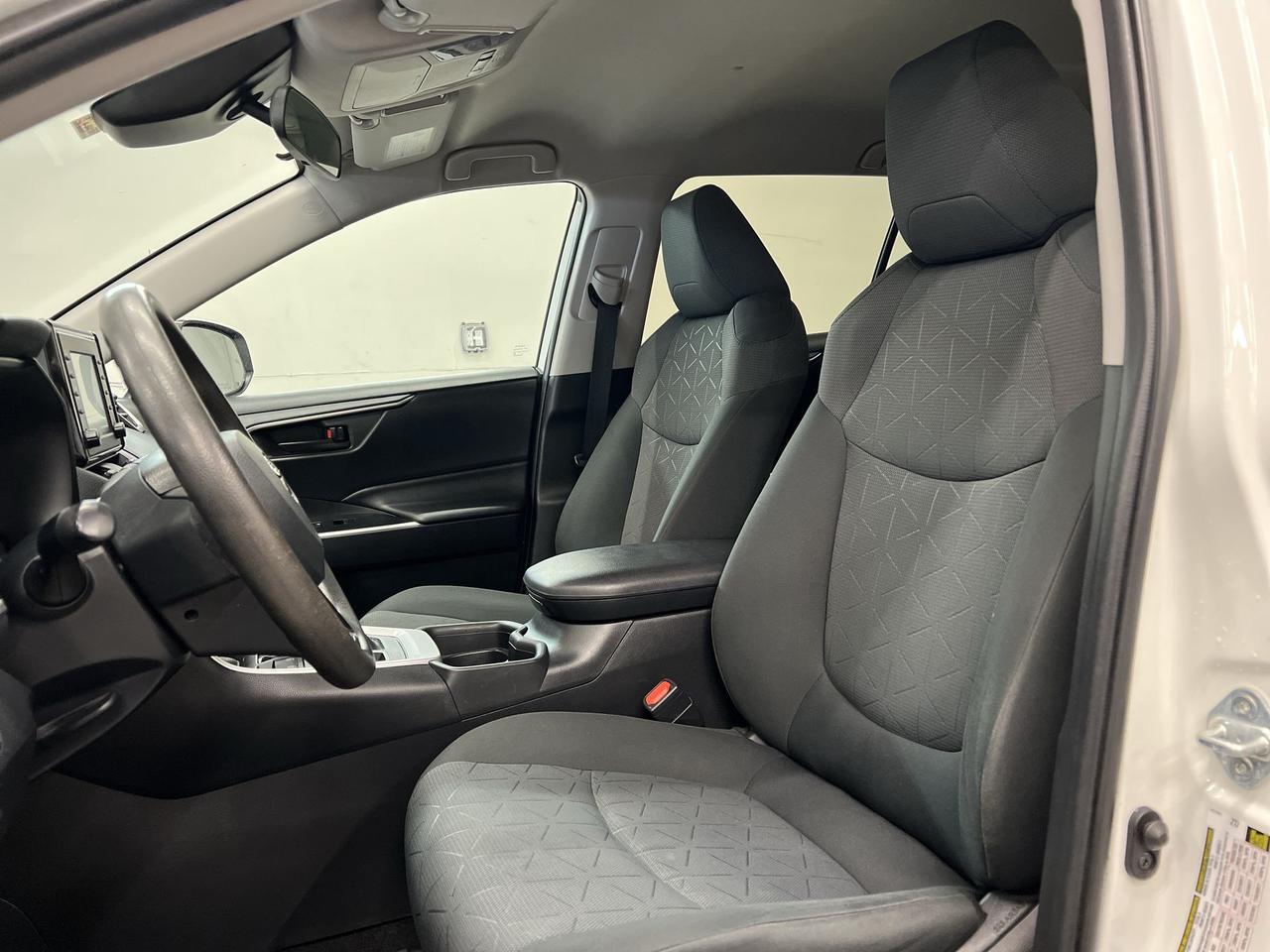 2020 Toyota RAV4 AWD | LOW KMS! |HTD SEATS | CARPLAY |ADAPT. CRUISE Photo