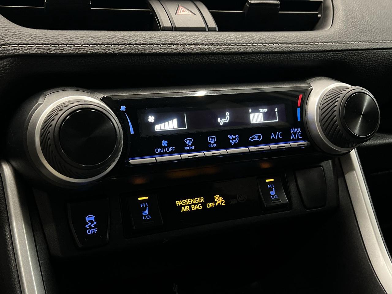 2020 Toyota RAV4 AWD | LOW KMS! |HTD SEATS | CARPLAY |ADAPT. CRUISE Photo