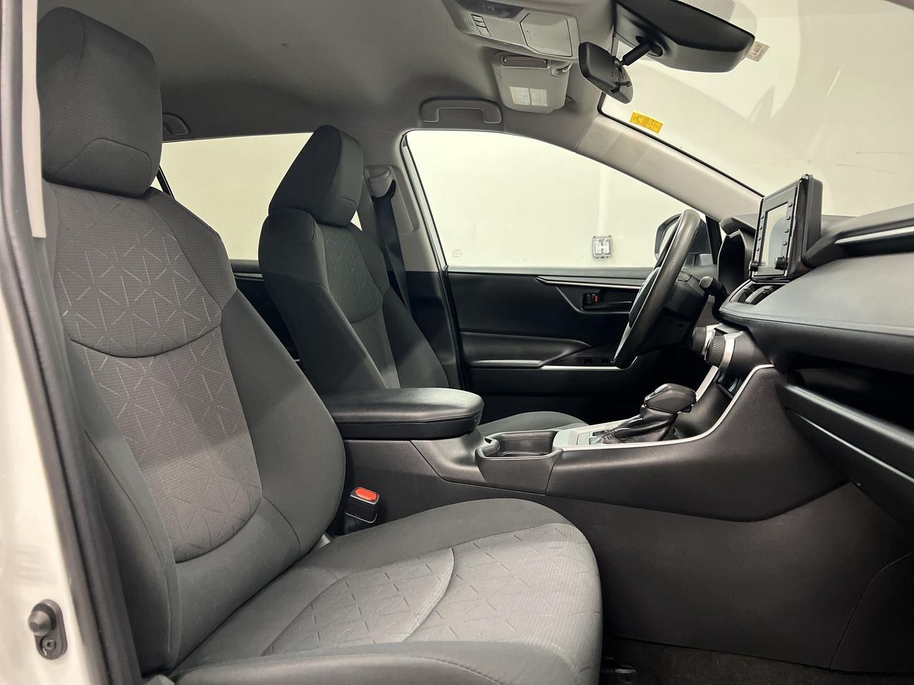 2020 Toyota RAV4 AWD | LOW KMS! |HTD SEATS | CARPLAY |ADAPT. CRUISE Photo
