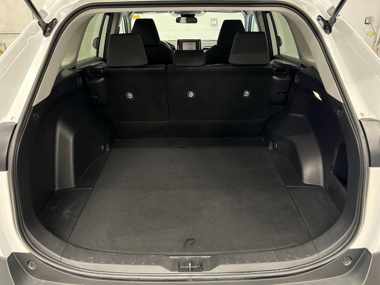 2020 Toyota RAV4 AWD | LOW KMS! |HTD SEATS | CARPLAY |ADAPT. CRUISE Photo