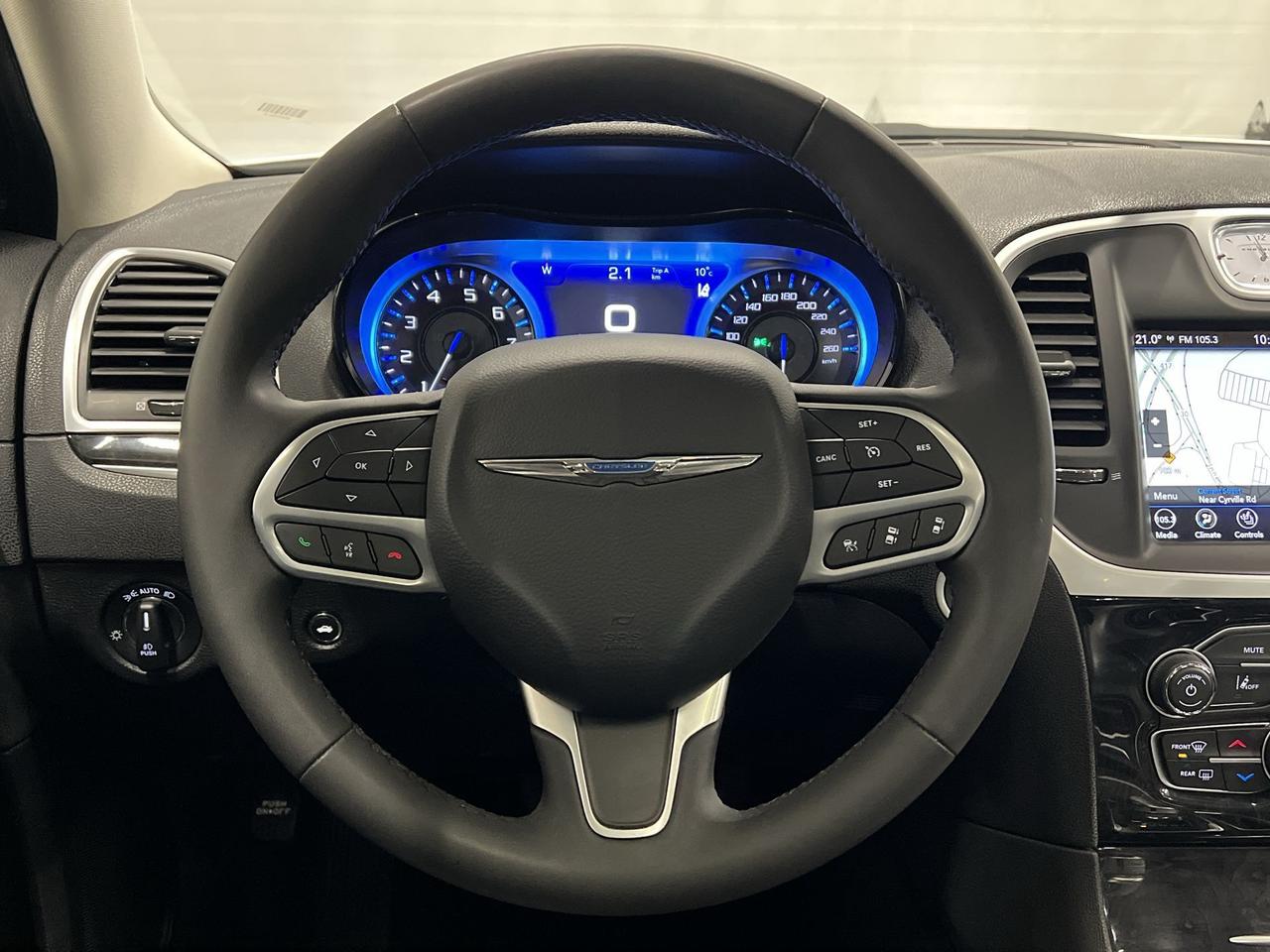 2023 Chrysler 300 TOURING L | 292HP! | NAPPA LEATHER | PANO ROOF Photo