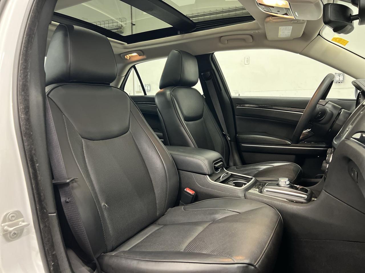 2023 Chrysler 300 TOURING L | 292HP! | NAPPA LEATHER | PANO ROOF Photo
