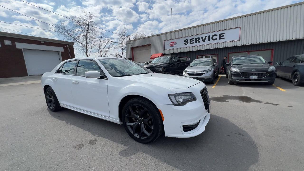 2023 Chrysler 300 TOURING L | 292HP! | NAPPA LEATHER | PANO ROOF Photo1