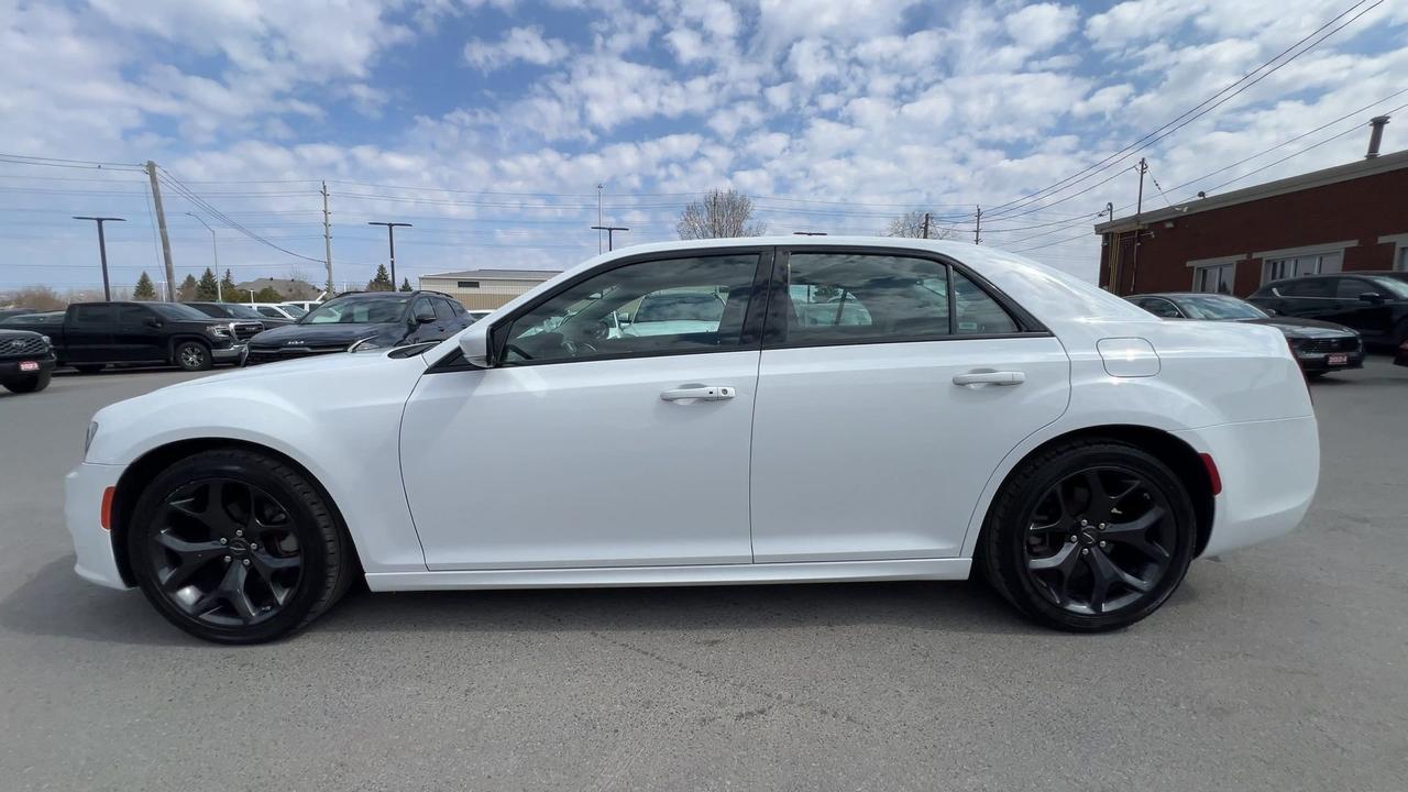 2023 Chrysler 300 TOURING L | 292HP! | NAPPA LEATHER | PANO ROOF Photo