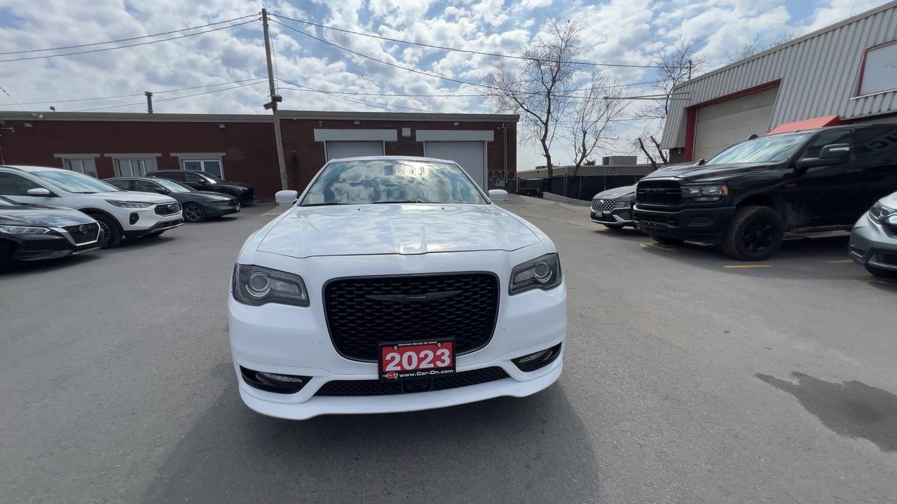 2023 Chrysler 300 TOURING L | 292HP! | NAPPA LEATHER | PANO ROOF Photo2