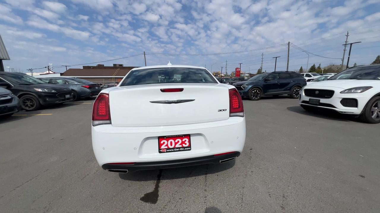2023 Chrysler 300 TOURING L | 292HP! | NAPPA LEATHER | PANO ROOF Photo