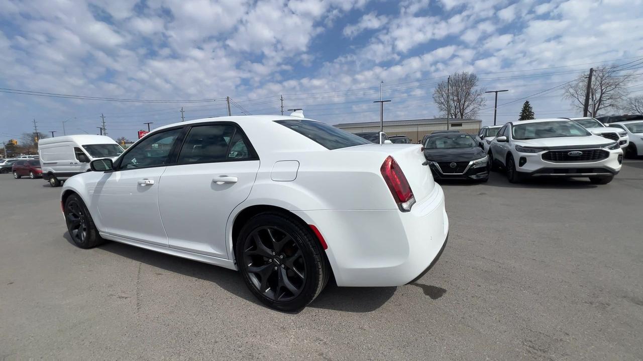 2023 Chrysler 300 TOURING L | 292HP! | NAPPA LEATHER | PANO ROOF Photo