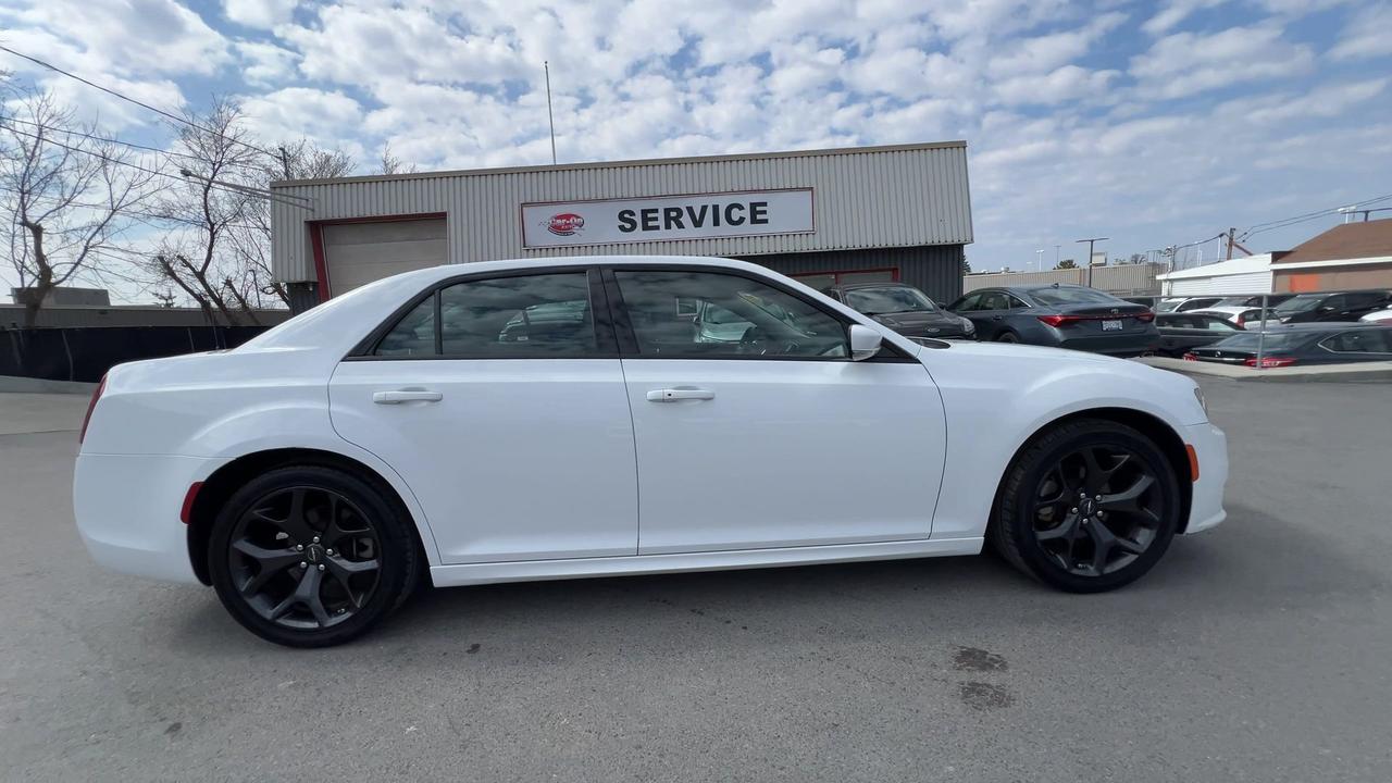 2023 Chrysler 300 TOURING L | 292HP! | NAPPA LEATHER | PANO ROOF Photo