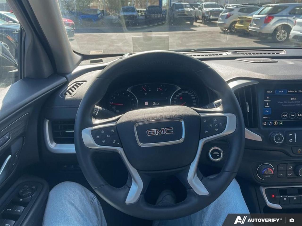 2022 GMC Terrain SLT  SLT, AWD, MOONROOF Photo
