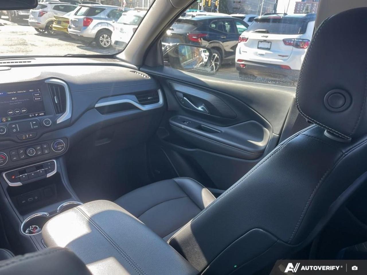 2022 GMC Terrain SLT  SLT, AWD, MOONROOF Photo
