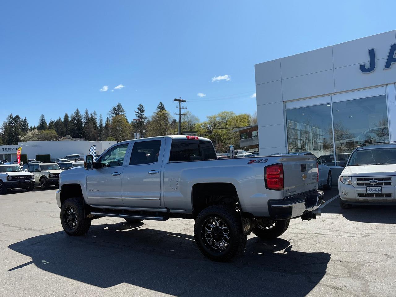 2019 Chevrolet 3600 LTZ Photo2