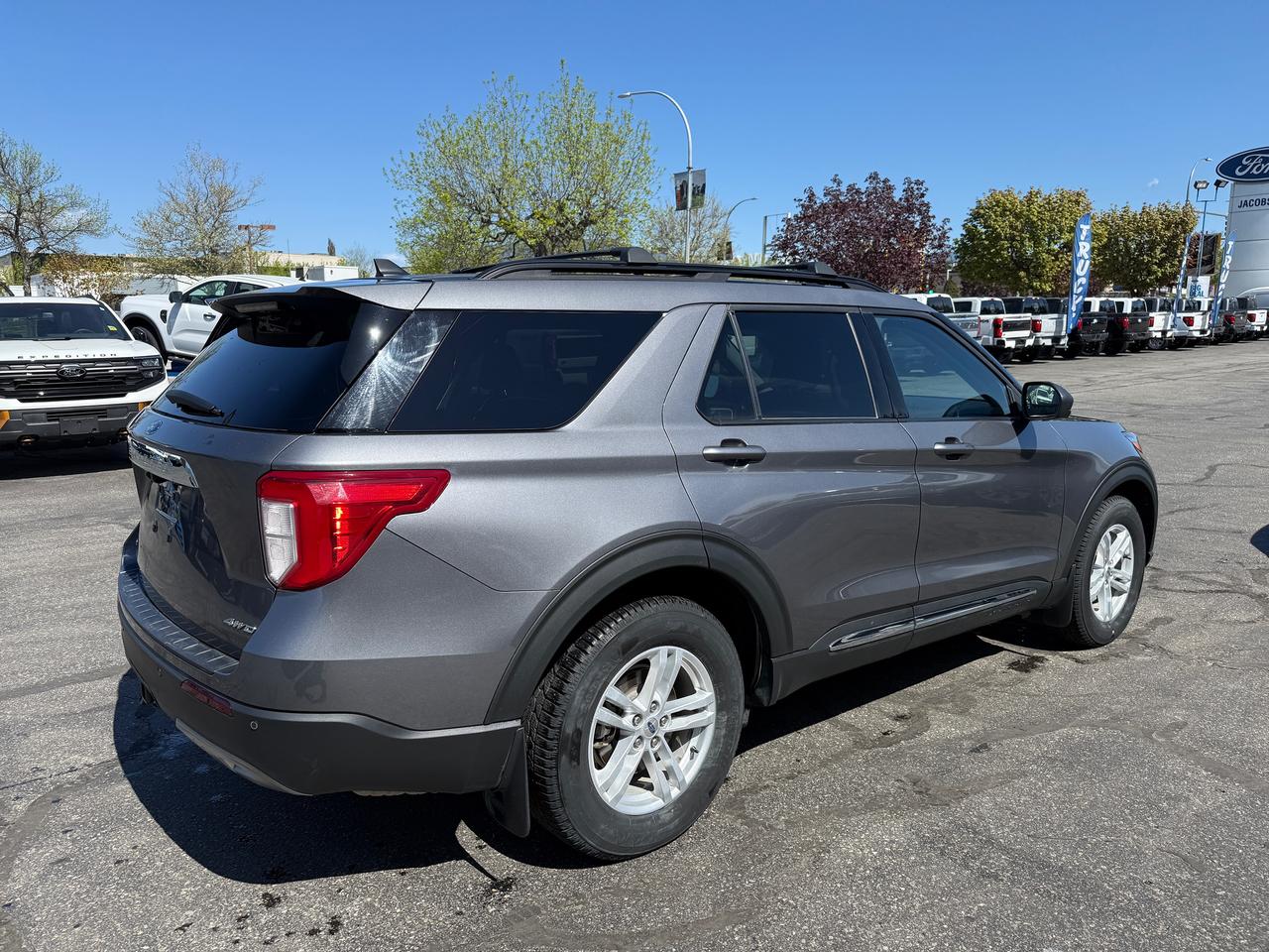 2022 Ford Explorer XLT Photo4