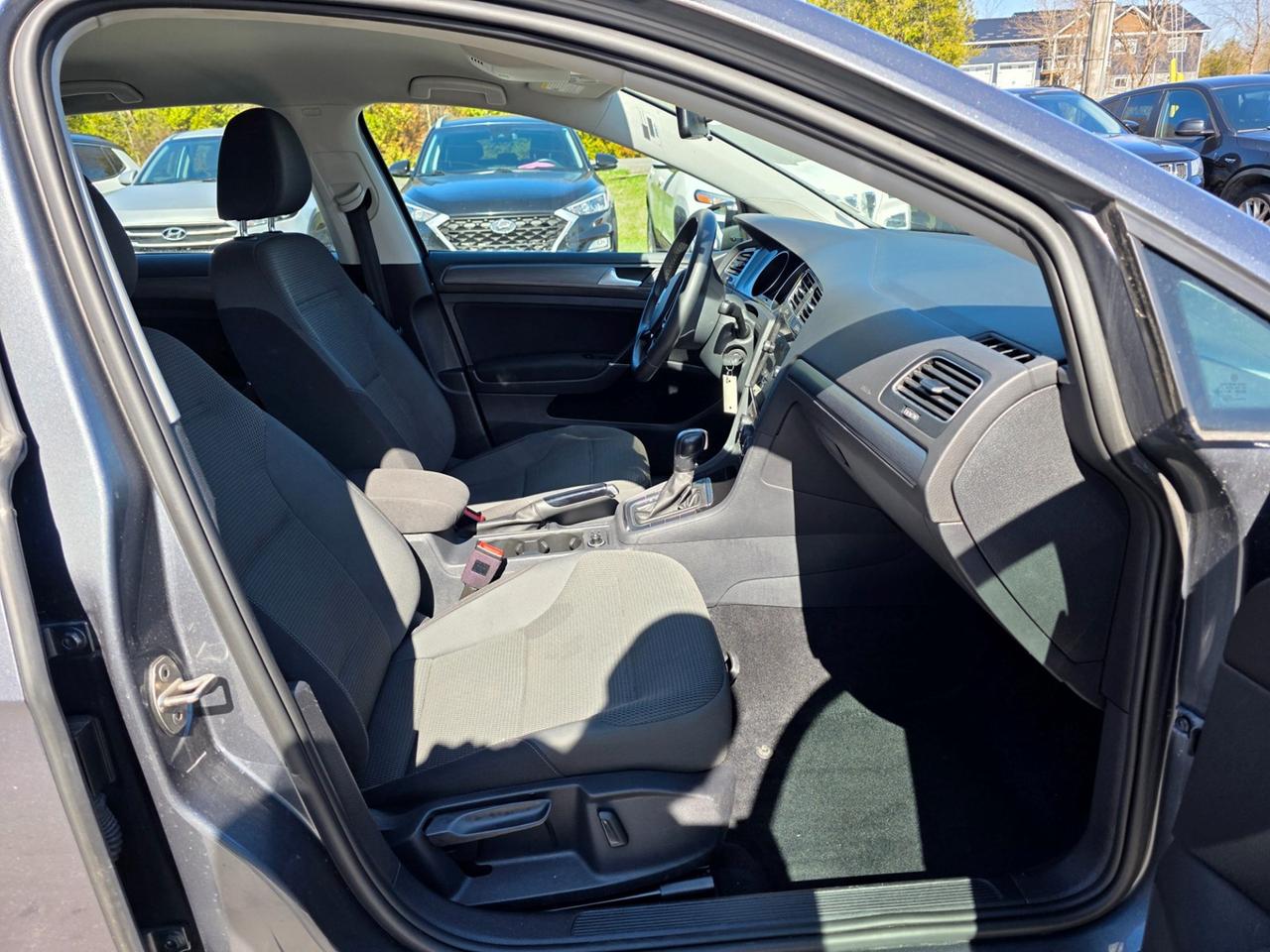 2021 Volkswagen Golf COMFORTLINE Photo
