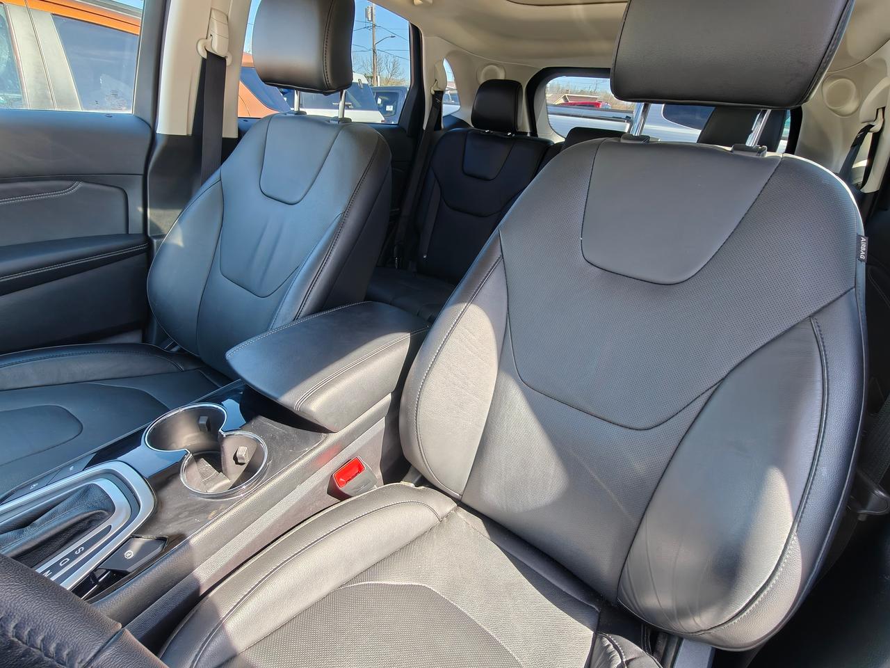 2018 Ford Edge Titanium TITANIUM AWD Photo4