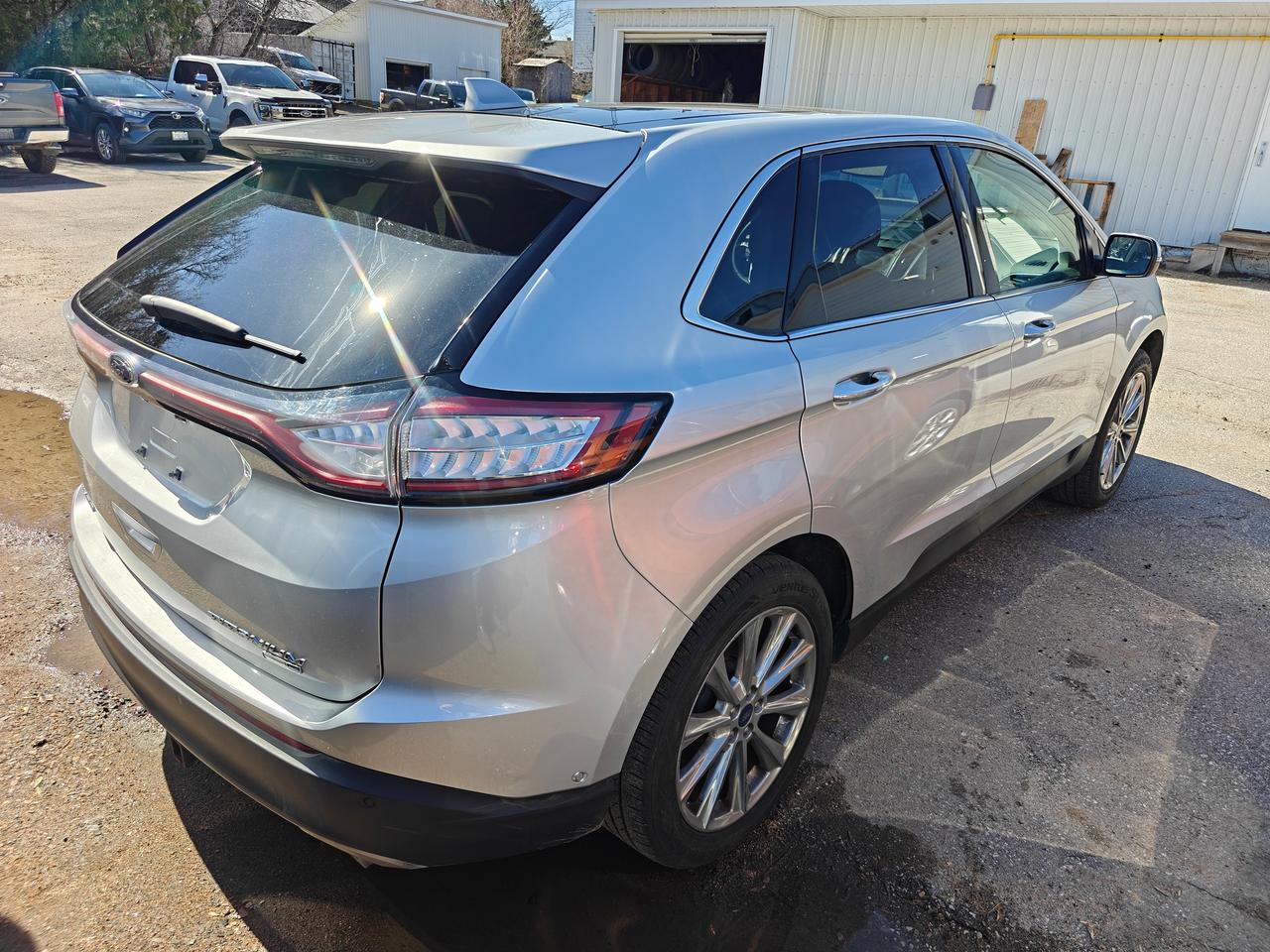 2018 Ford Edge Titanium TITANIUM AWD Photo2