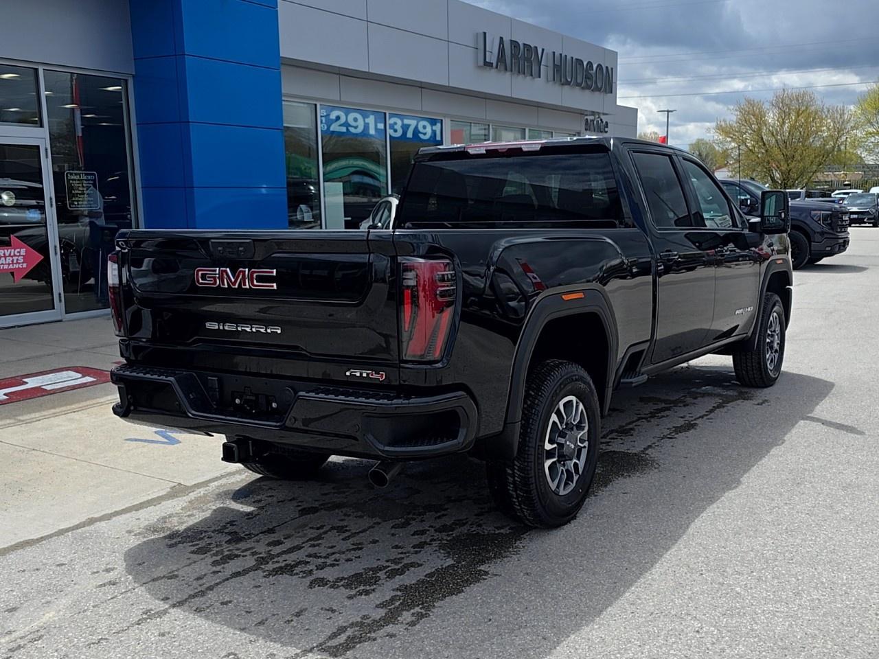 2026 GMC Sierra 2500 HD Crew Cab Standard Box 4-Wheel Drive AT4 Photo2