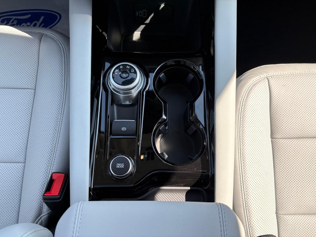 2026 Ford Explorer Platinum 4WD Photo