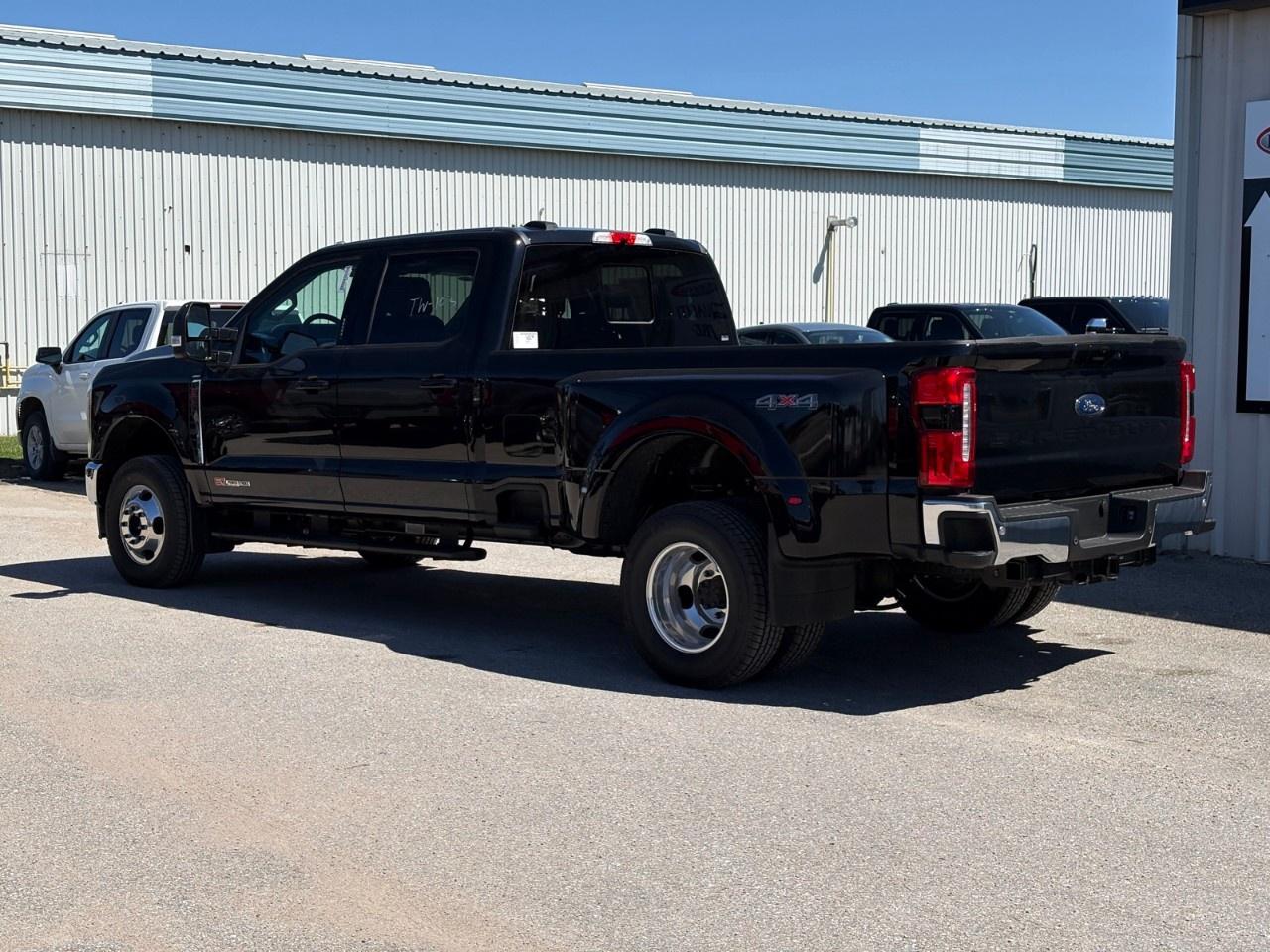 2026 Ford F-350 Super Duty DRW LARIAT 4WD CREW CAB 8' BOX Photo