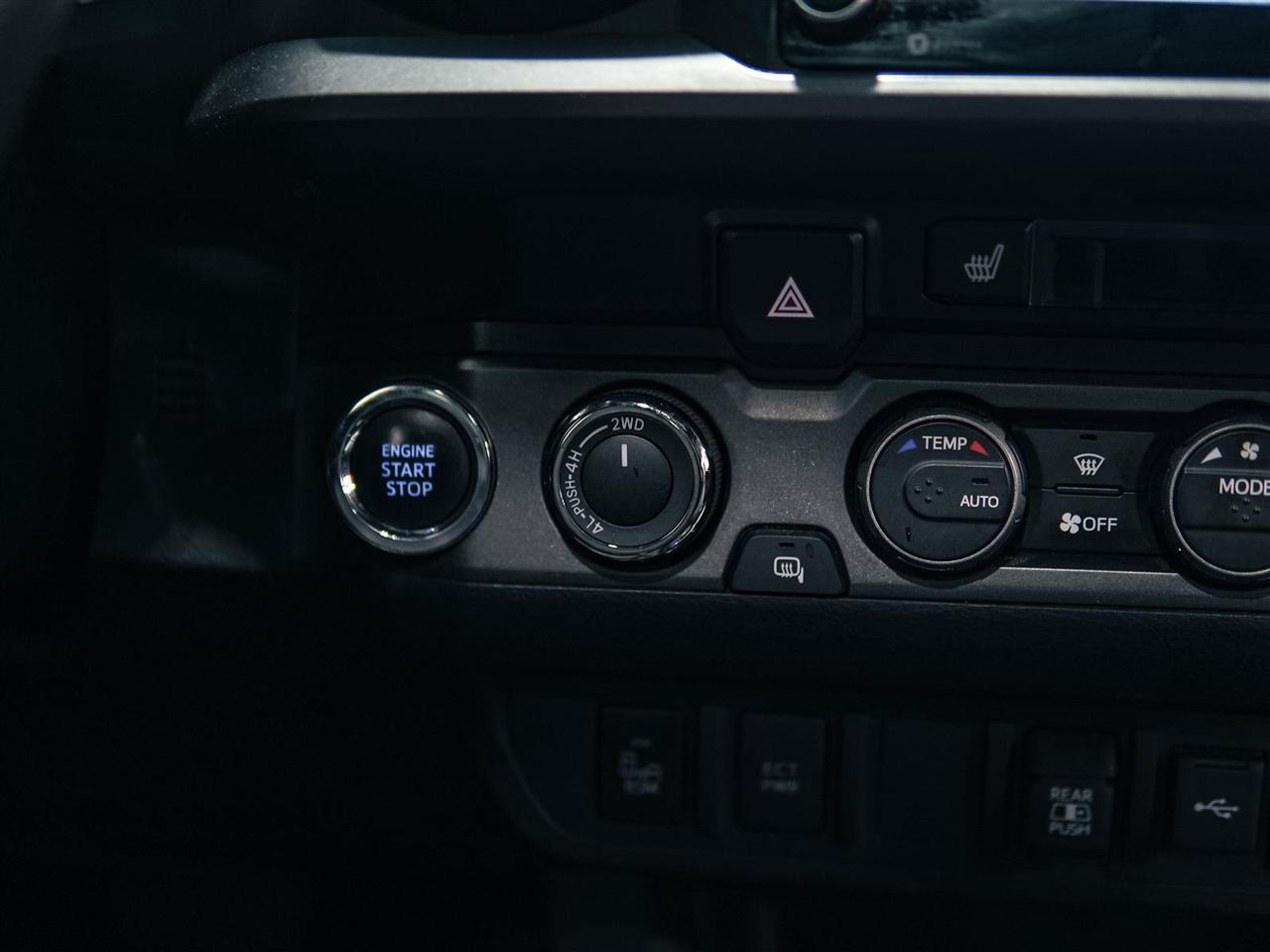 2021 Toyota Tacoma Double cab | 3.5L V6 LEATHER | SUNROOF | NAV | BLIND Photo