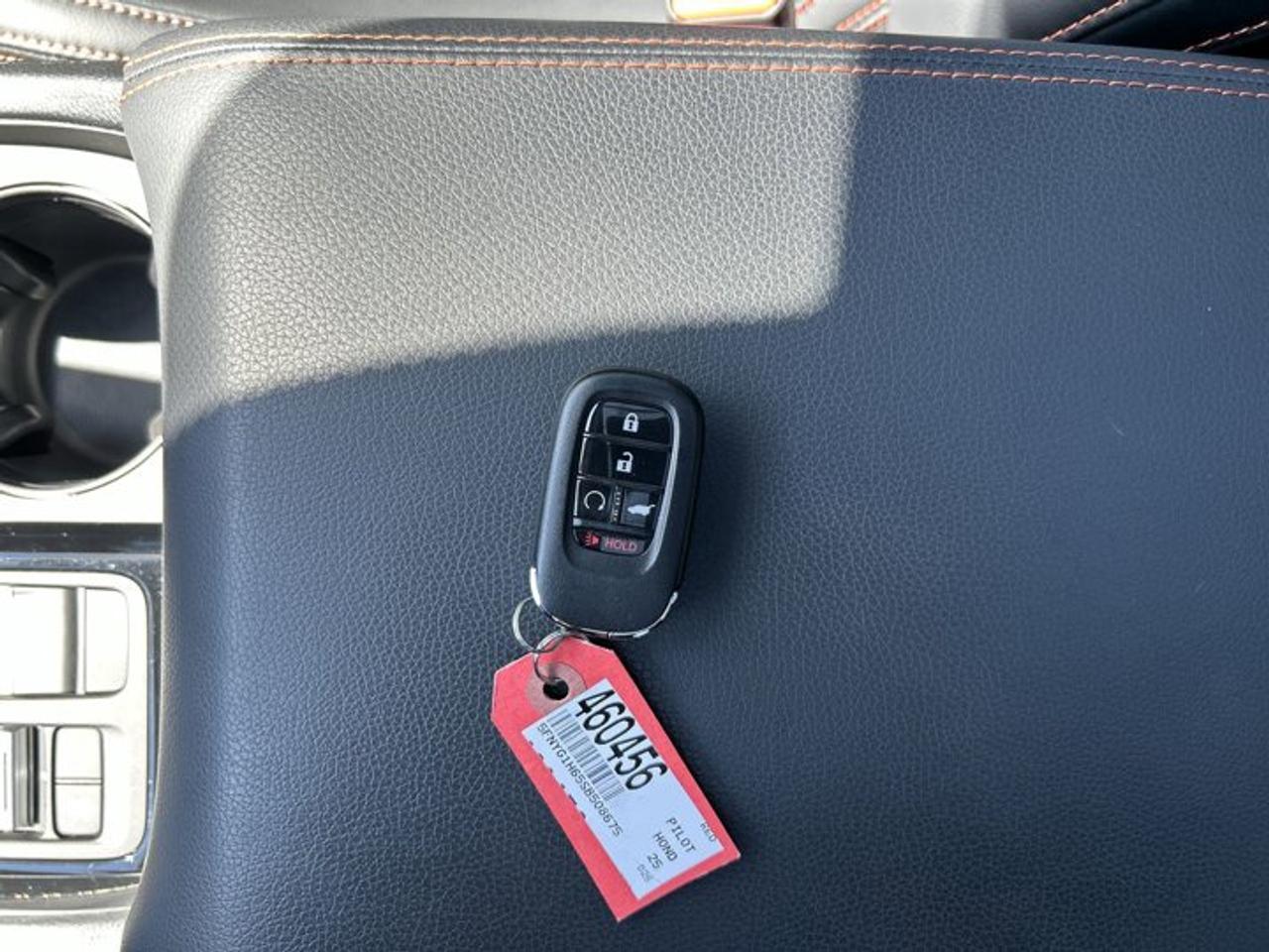 2025 Honda Pilot TrailSport AWD | One Owner | No Accidents | Leather Seats Photo