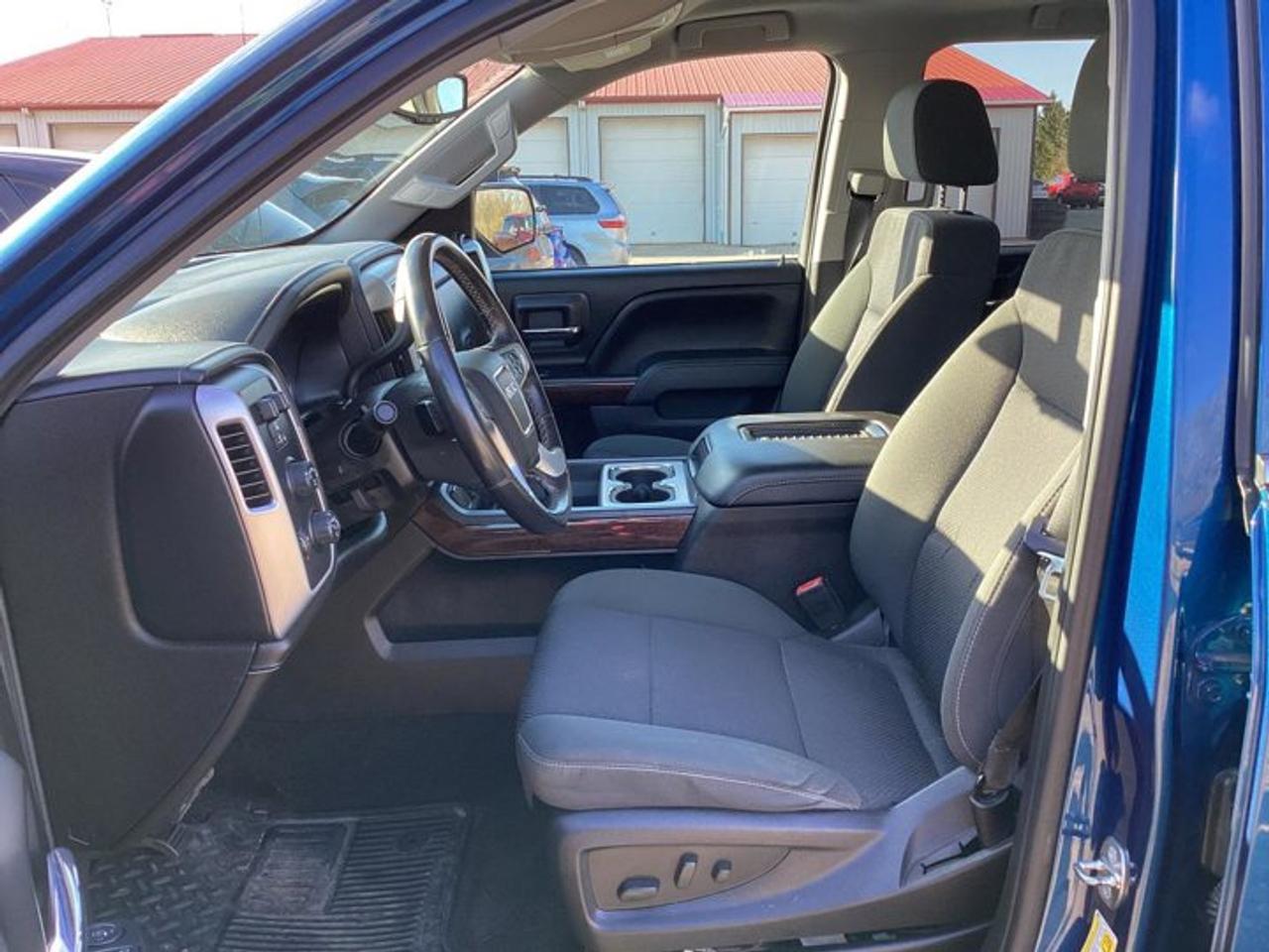 2018 GMC Sierra 1500 SLE Crew Cab Standard Box 4WD | No Accidents Photo2