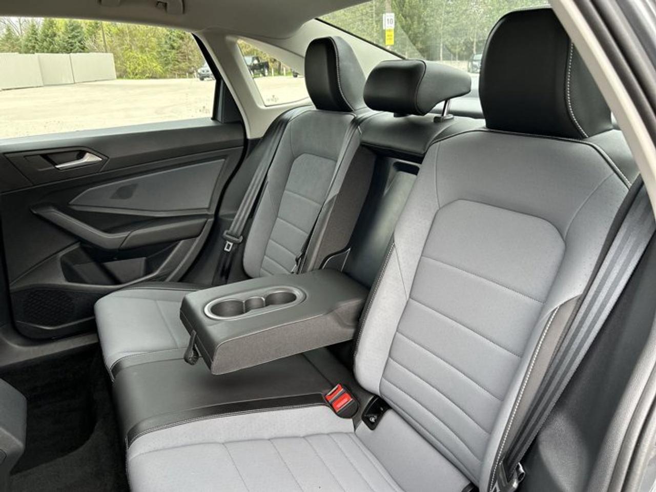 2025 Volkswagen Jetta Comfortline 2WD | No Accidents | Heated Steering Wheel Photo