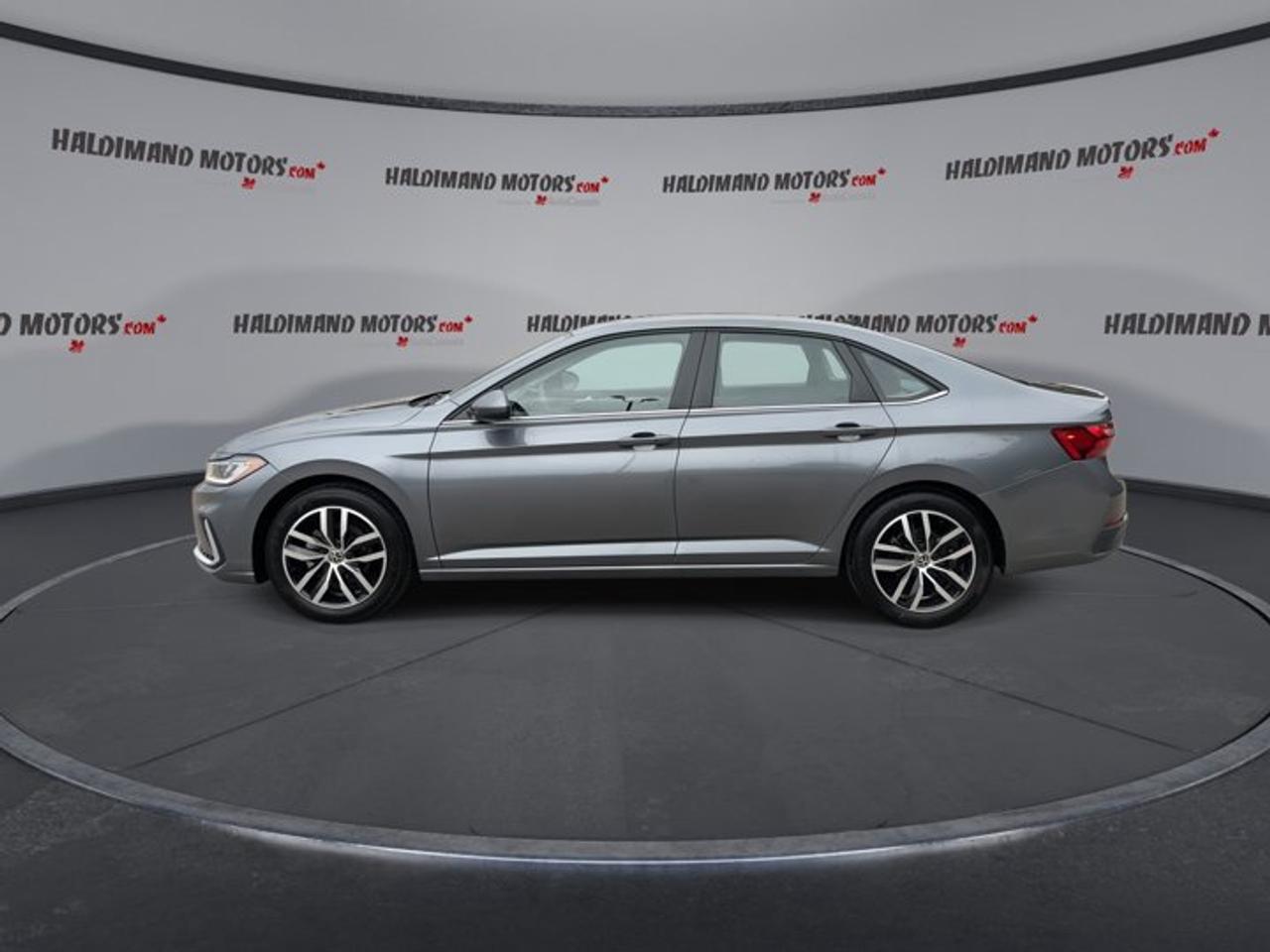 2025 Volkswagen Jetta Comfortline 2WD | No Accidents | Heated Steering Wheel Photo4