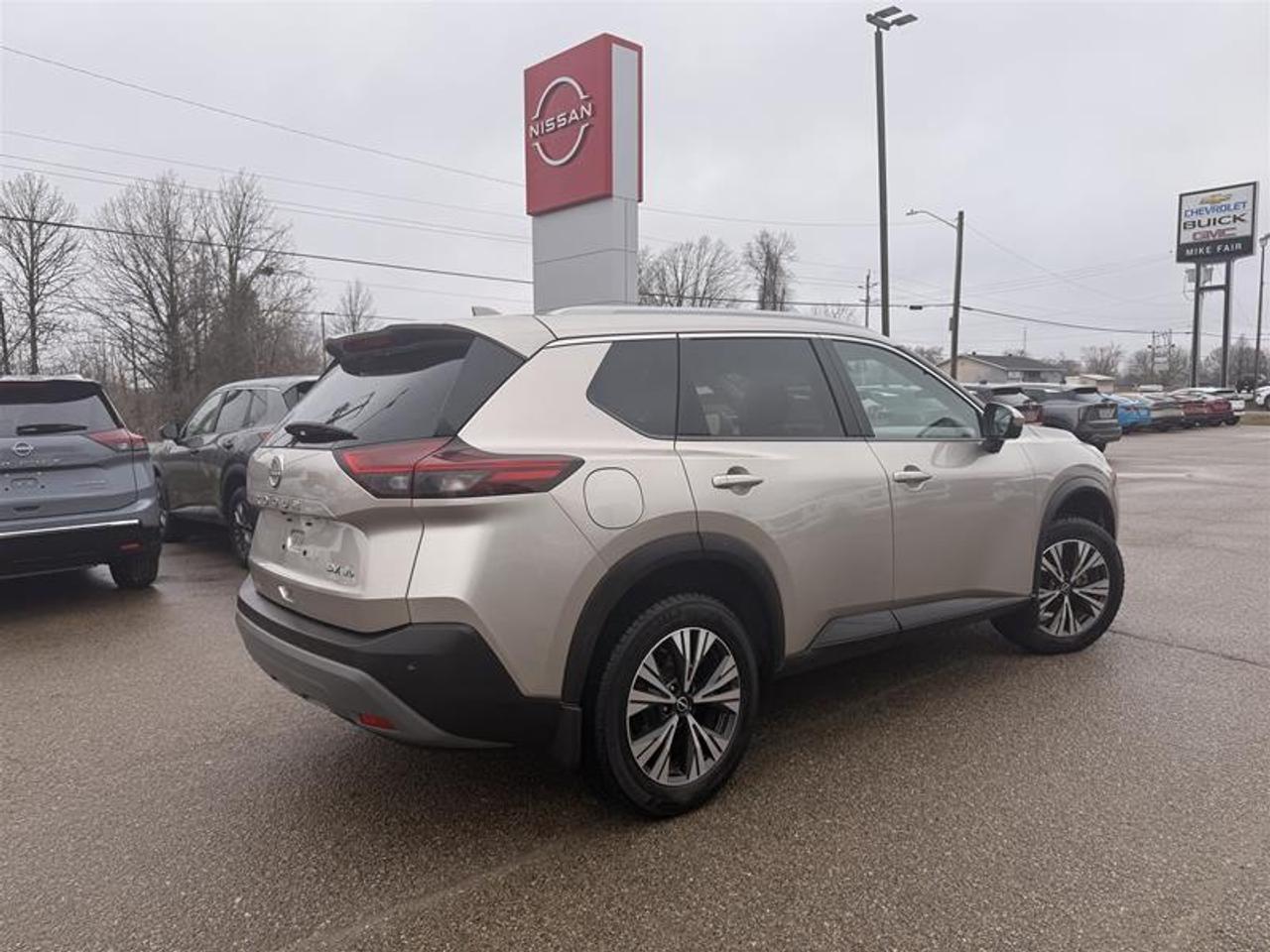 2023 Nissan Rogue SV AWD CVT (2) Photo4