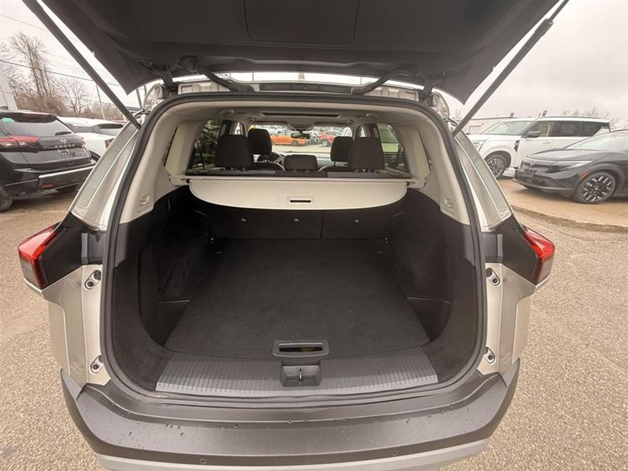 2023 Nissan Rogue SV AWD CVT (2) Photo