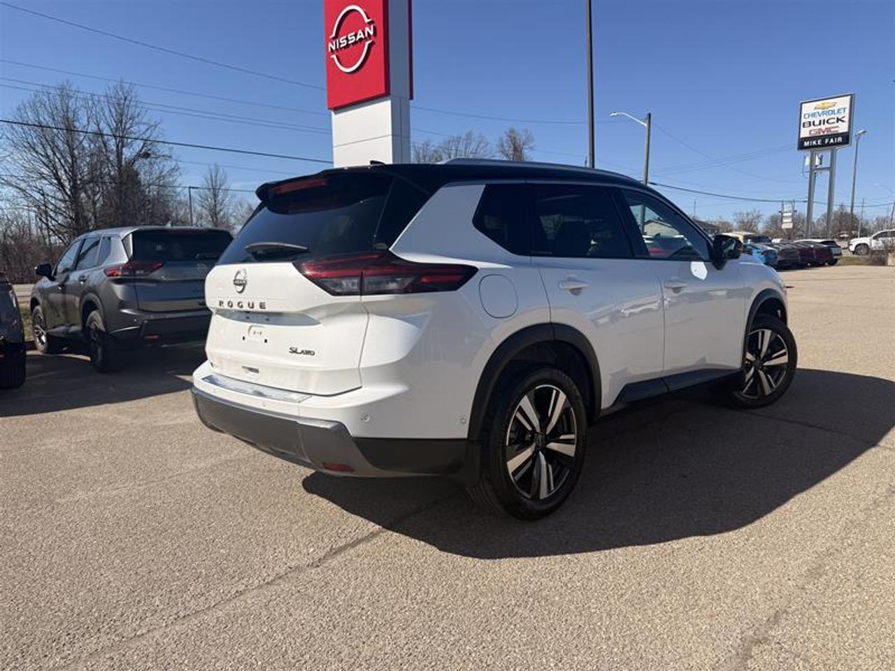 2024 Nissan Rogue AWD SL Photo4