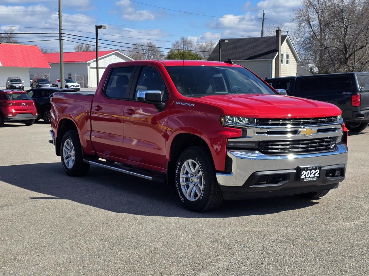 2022 Chevrolet Silverado 1500 LT Crew Cab 4WD Short Box Photo2
