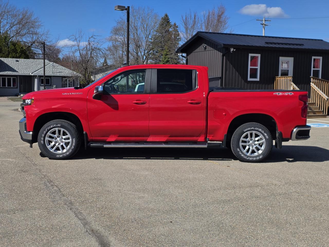 2022 Chevrolet Silverado 1500 LT Crew Cab 4WD Short Box Photo