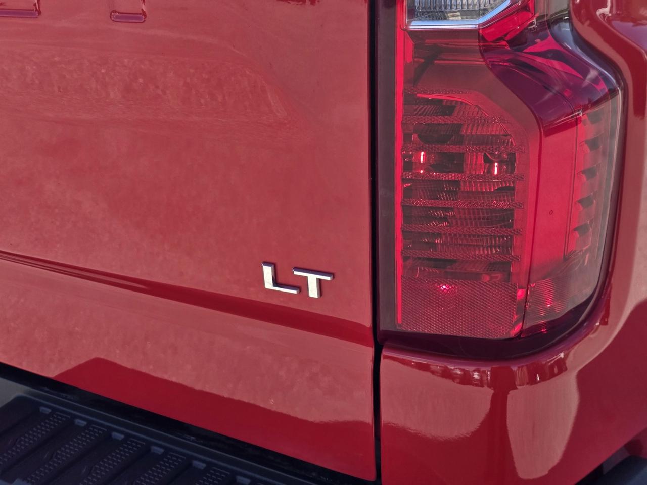 2022 Chevrolet Silverado 1500 LT Crew Cab 4WD Short Box Photo