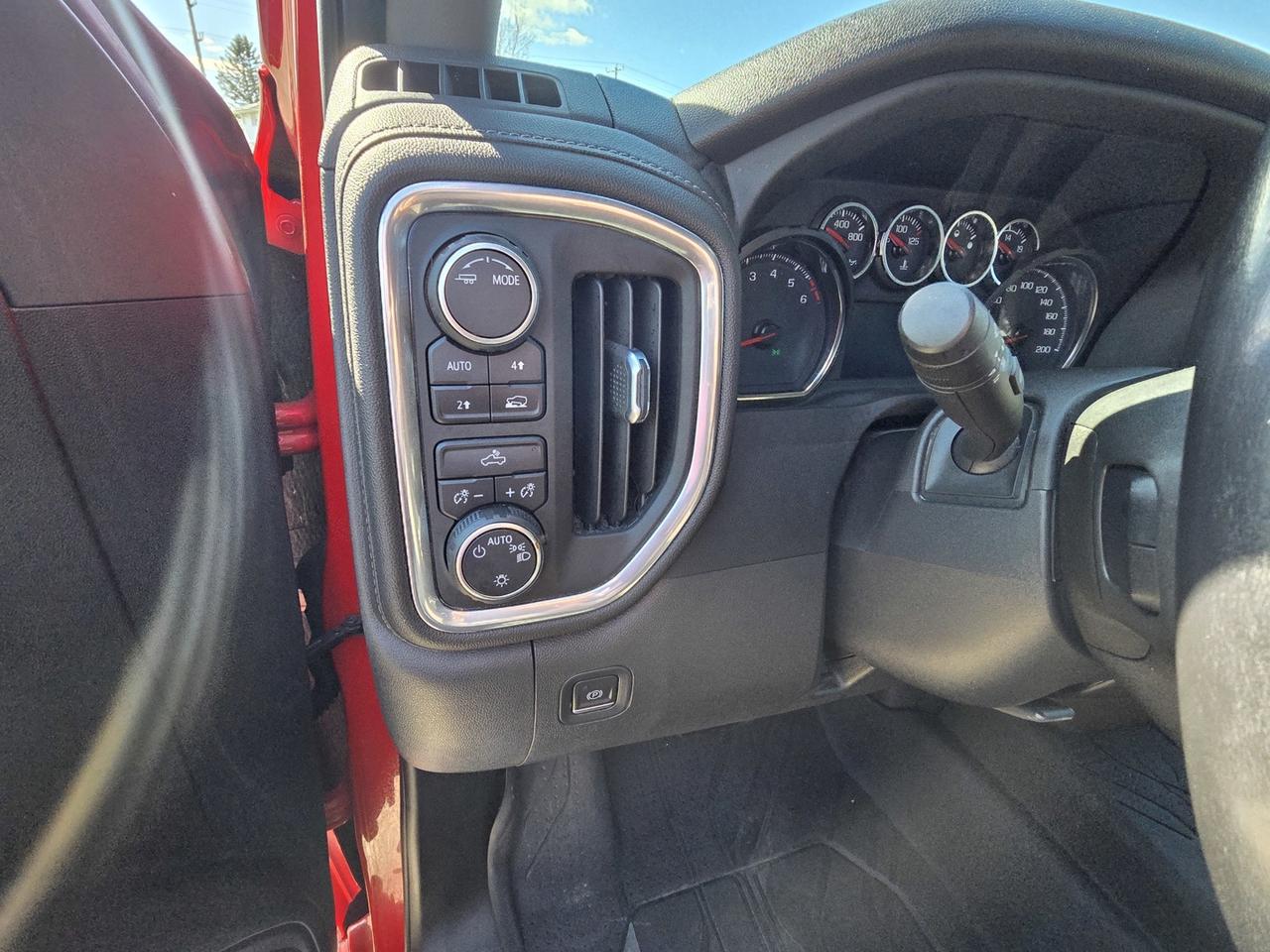 2022 Chevrolet Silverado 1500 LT Crew Cab 4WD Short Box Photo