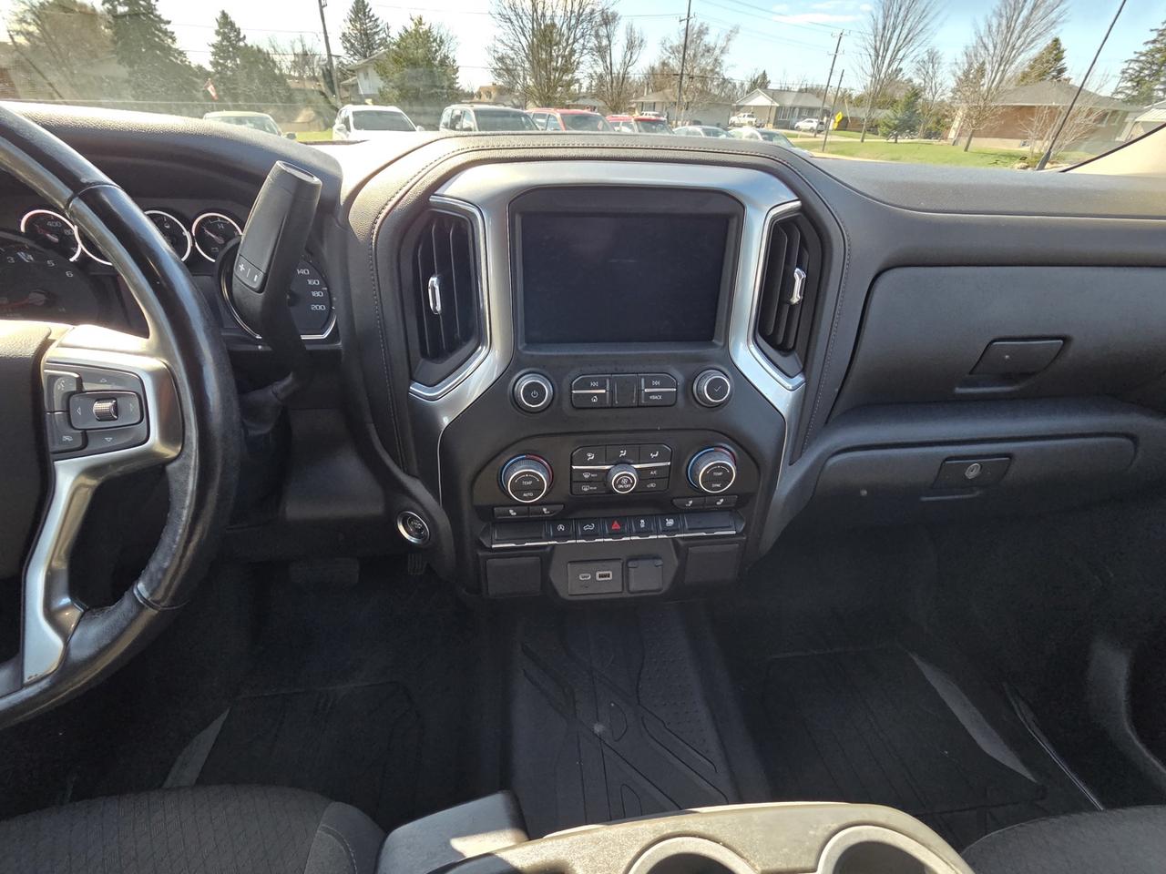 2022 Chevrolet Silverado 1500 LT Crew Cab 4WD Short Box Photo