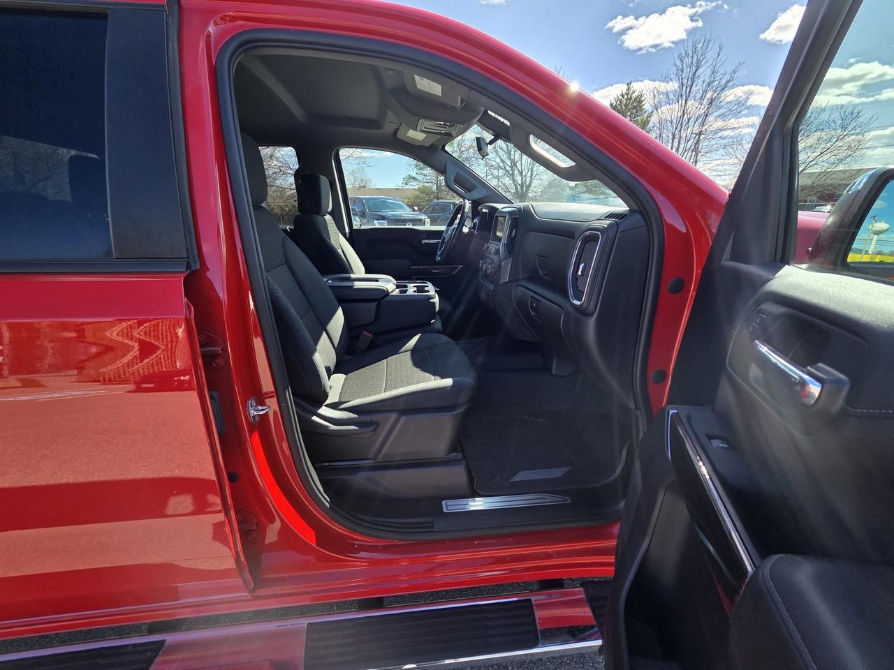 2022 Chevrolet Silverado 1500 LT Crew Cab 4WD Short Box Photo