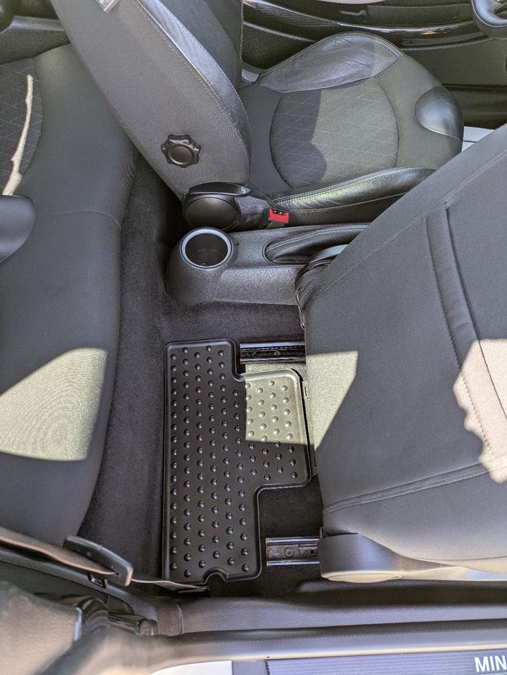2013 MINI Cooper 2dr Baker Street Edition Photo