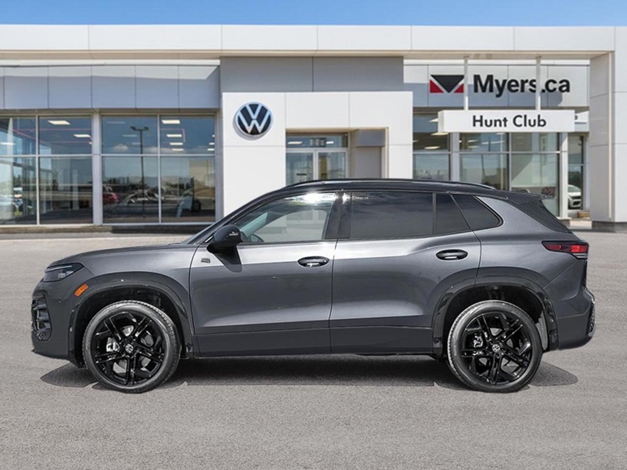 2026 Volkswagen Tiguan Comfortline R-Line Black Edition Photo2