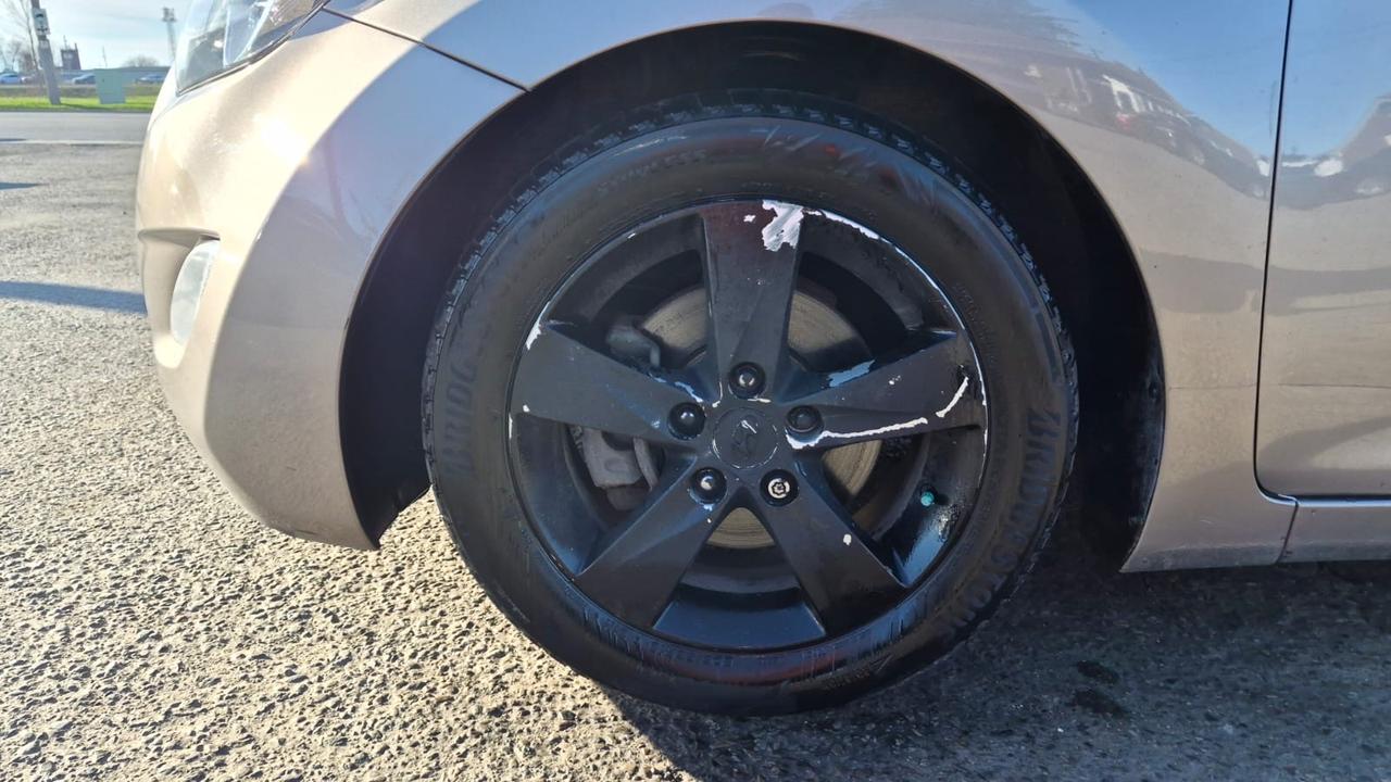 2013 Hyundai Elantra GLS, AUTO, NO ACCIDENTS, 174KMS, ALLOYS, CERT Photo