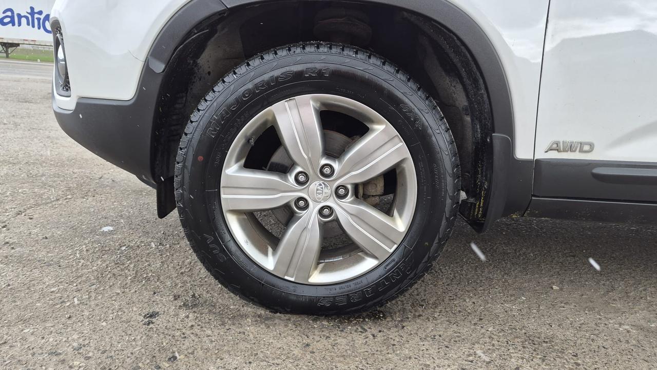 2013 Kia Sorento EX, AUTO, LEATHER, NAVI, AWD, CERTIFIED Photo