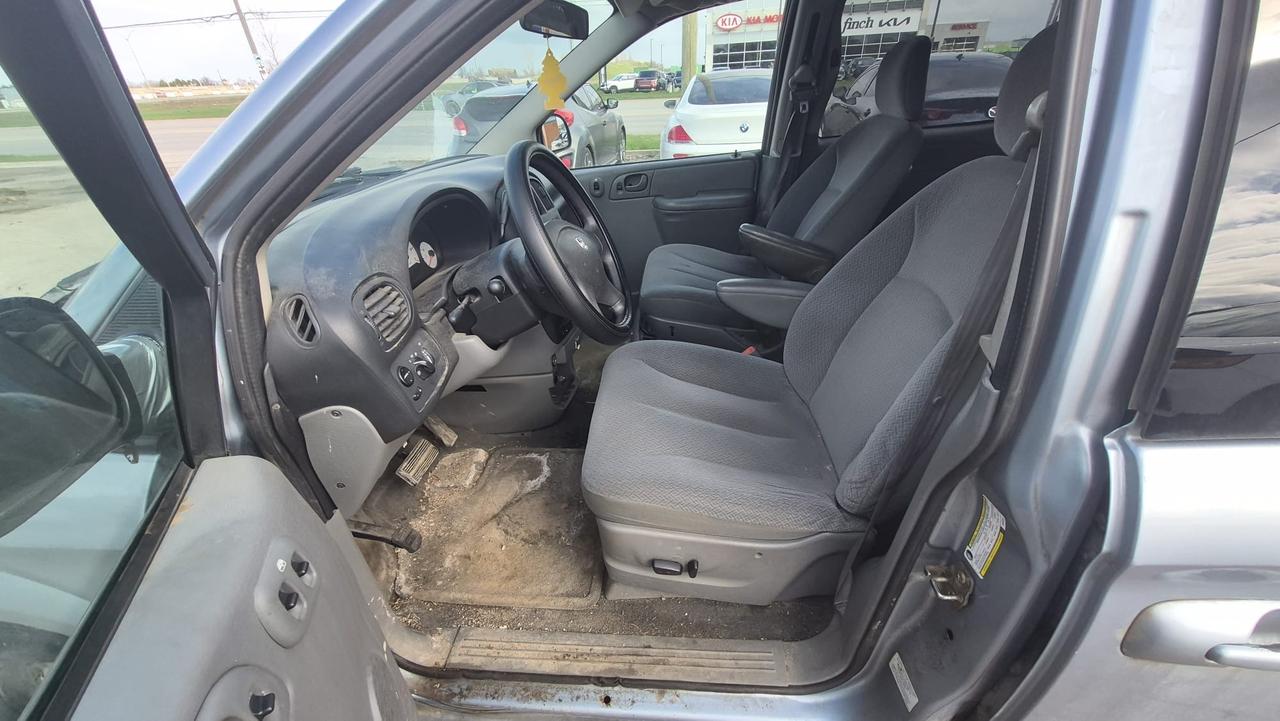 2005 Dodge Grand Caravan NO ACCIDENTS, RUNS AND DRIVES, AS IS Photo