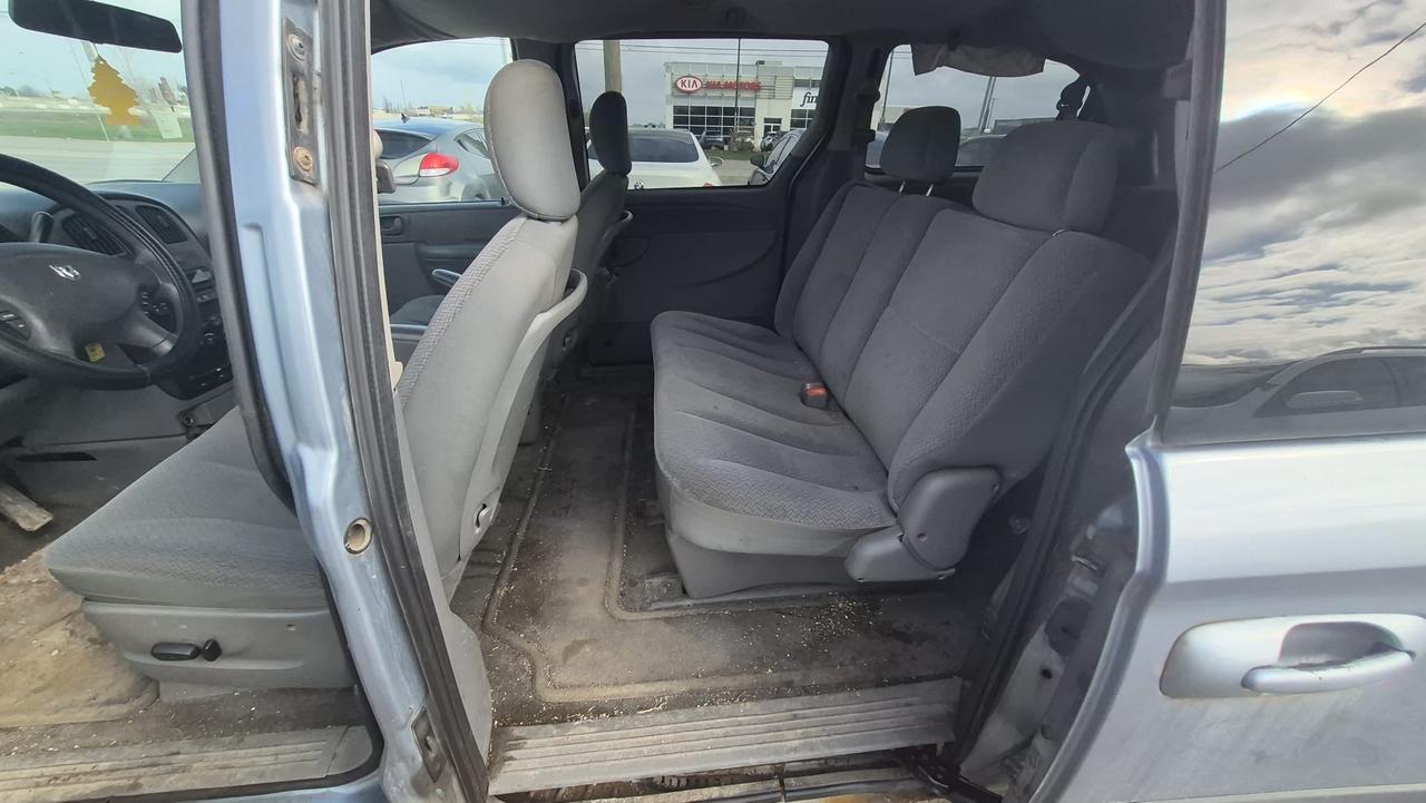 2005 Dodge Grand Caravan NO ACCIDENTS, RUNS AND DRIVES, AS IS Photo