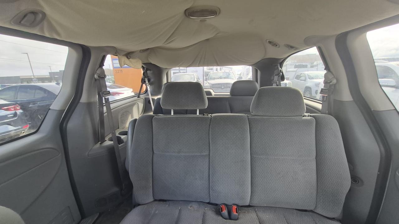2005 Dodge Grand Caravan NO ACCIDENTS, RUNS AND DRIVES, AS IS Photo
