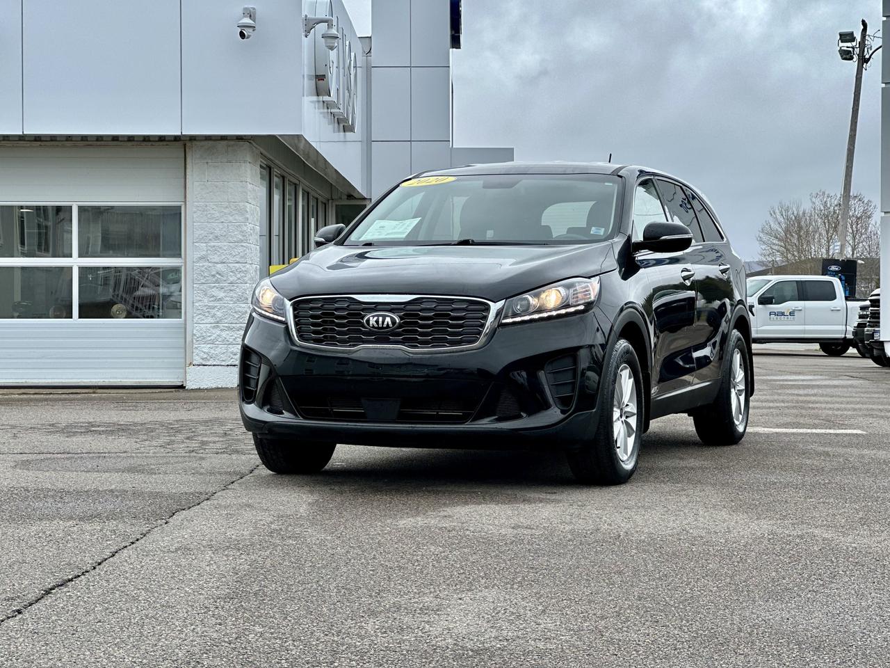 2020 Kia Sorento LX 4WD W/TWO SETS OF TIRES/RIMS Photo2