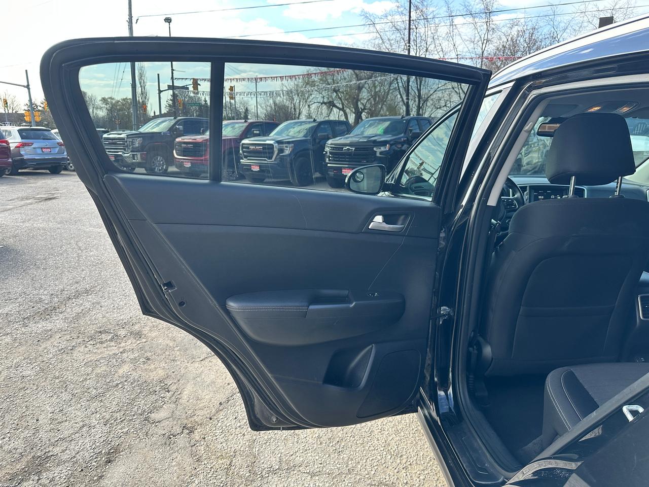 2017 Kia Sportage EX HTD-Cloth Bluetooth FM/XM BackupCam CarPlay A/C Photo