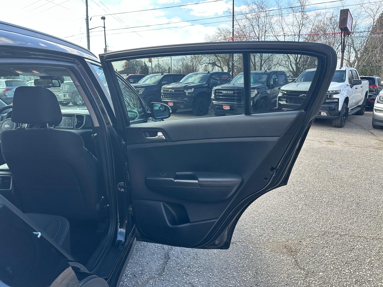 2017 Kia Sportage EX HTD-Cloth Bluetooth FM/XM BackupCam CarPlay A/C Photo