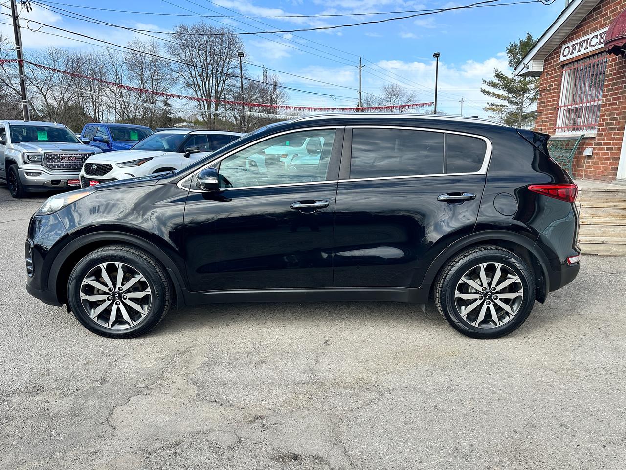 2017 Kia Sportage EX HTD-Cloth Bluetooth FM/XM BackupCam CarPlay A/C Photo2