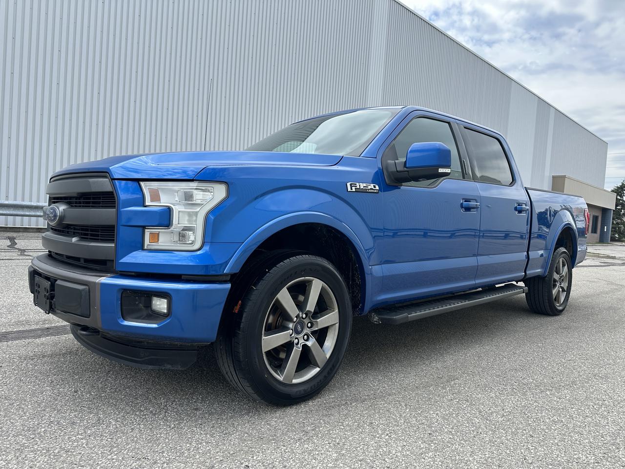 2015 Ford F-150 Super Crew Lariat 5.0 L 4WD Exceptionally Equipped Photo4