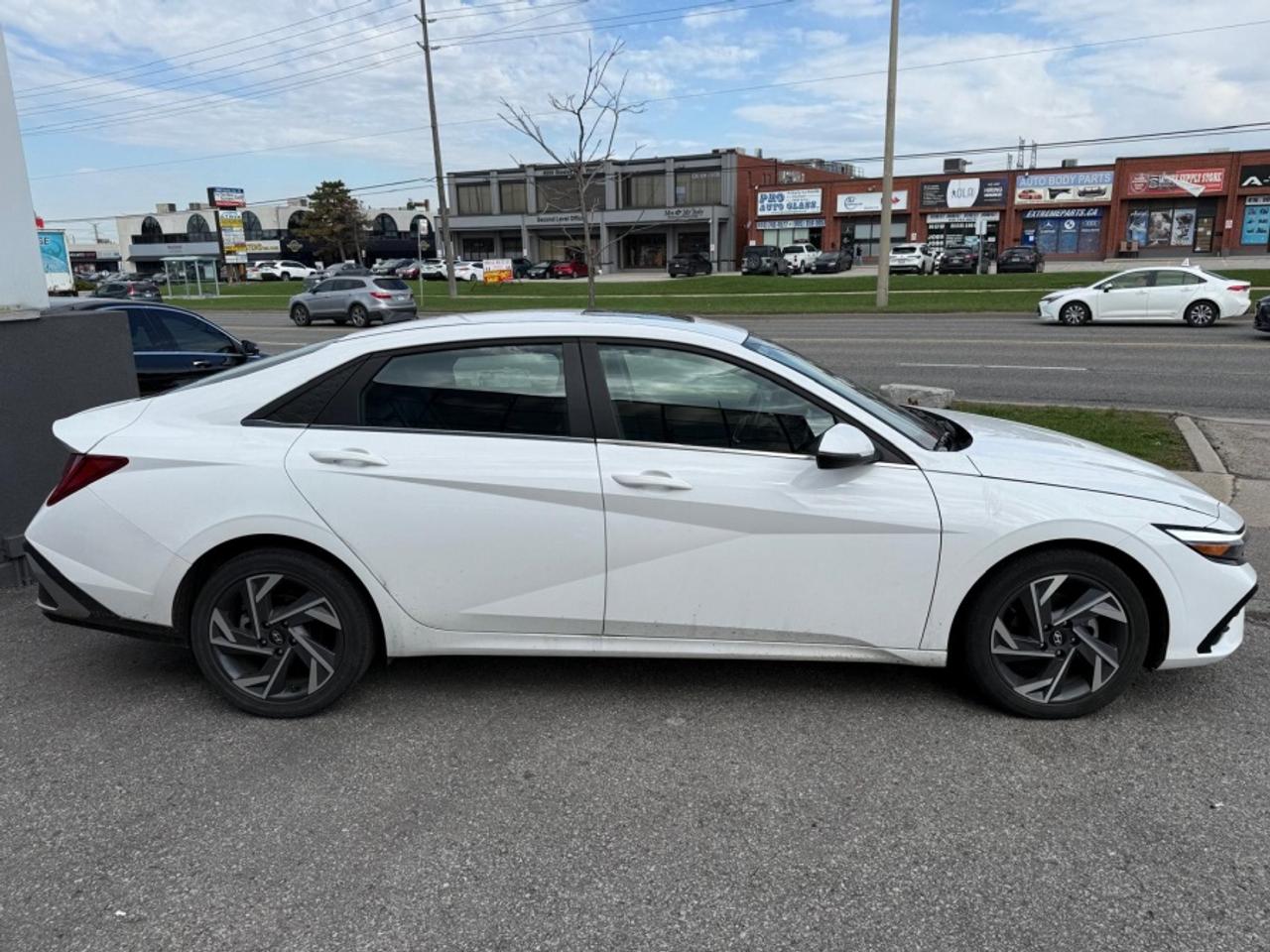 2025 Hyundai Elantra Hybrid LUXURY/ LEATHER/ SUNROOF/ NAVI/ CARPLAY/ REAR CAM - Photo #4